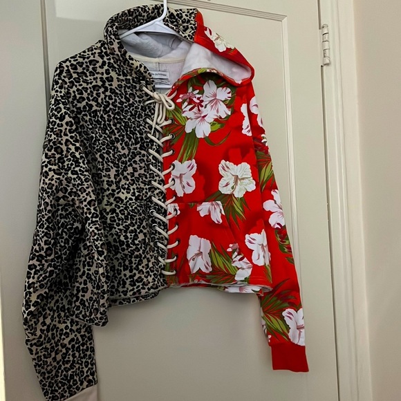 Urban Outfitters Sweaters - Urban outfitters hoodie size: M